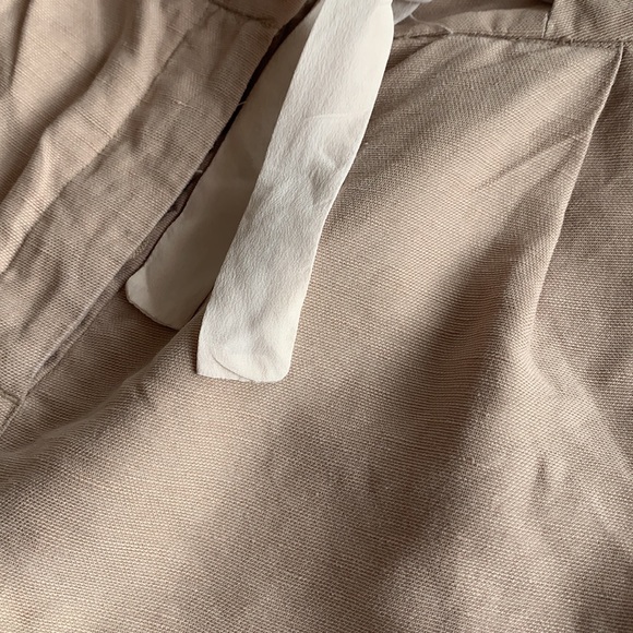 Aritzia Wilfred beige short - Picture 2 of 6